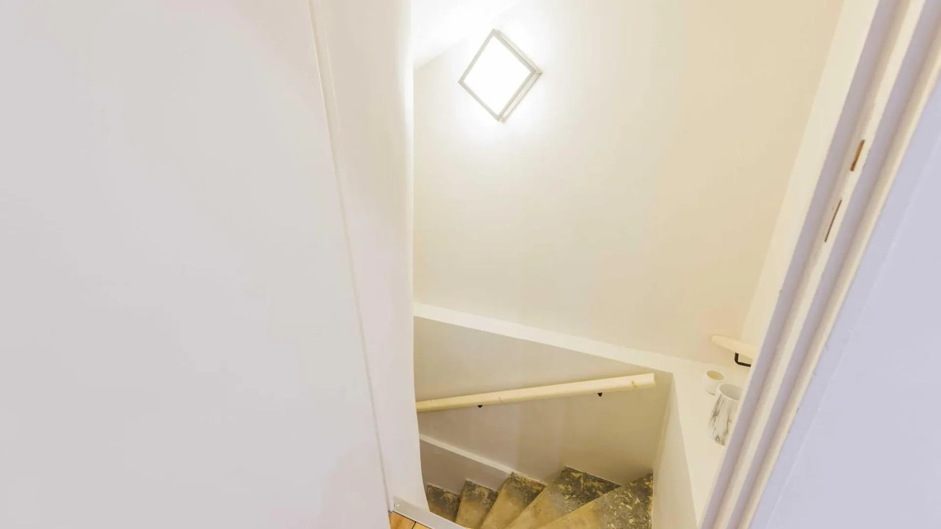 Modern - 2br - 6p - Saint-ambroise